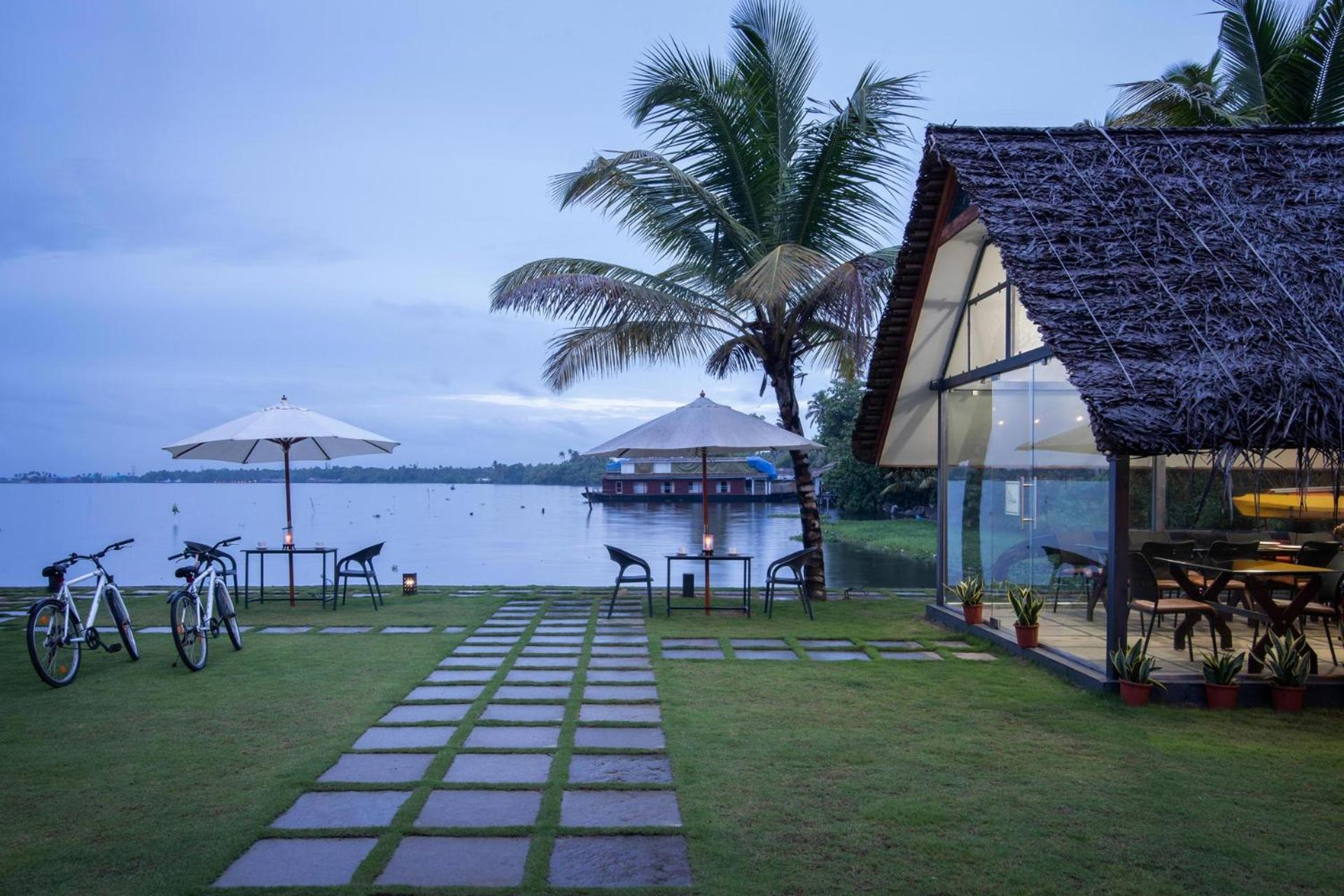 Stayvista At The Rain - River Villa With Infinity Pool Alappuzha Dış mekan fotoğraf