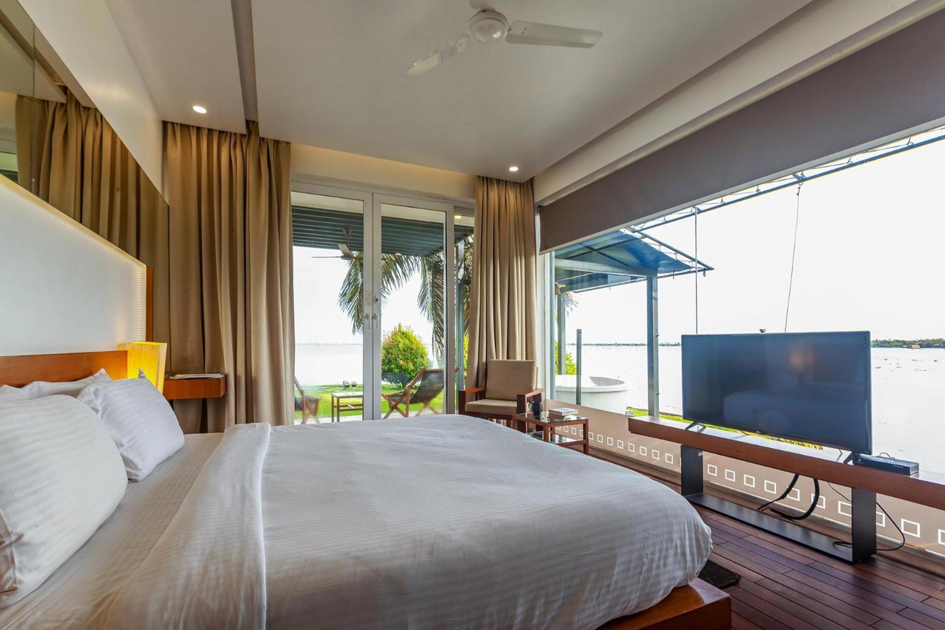 Stayvista At The Rain - River Villa With Infinity Pool Alappuzha Dış mekan fotoğraf