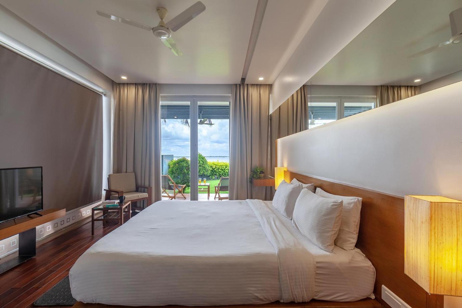 Stayvista At The Rain - River Villa With Infinity Pool Alappuzha Dış mekan fotoğraf